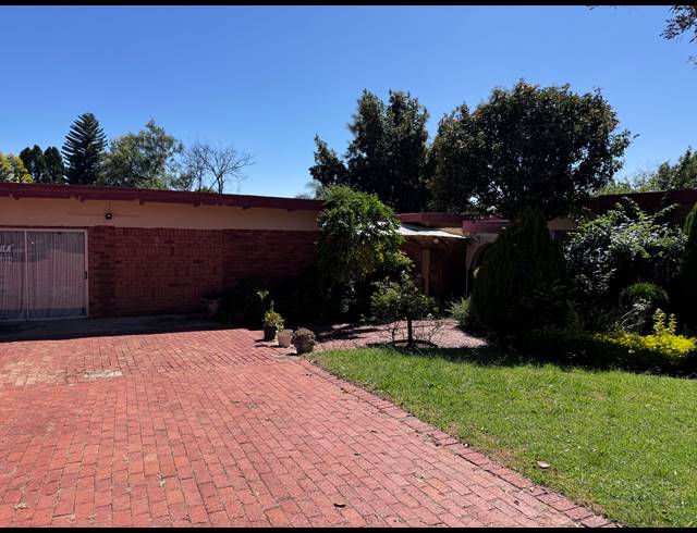 5 BEDROOM HOUSE FOR SALE IN CONSTANTIA PARK